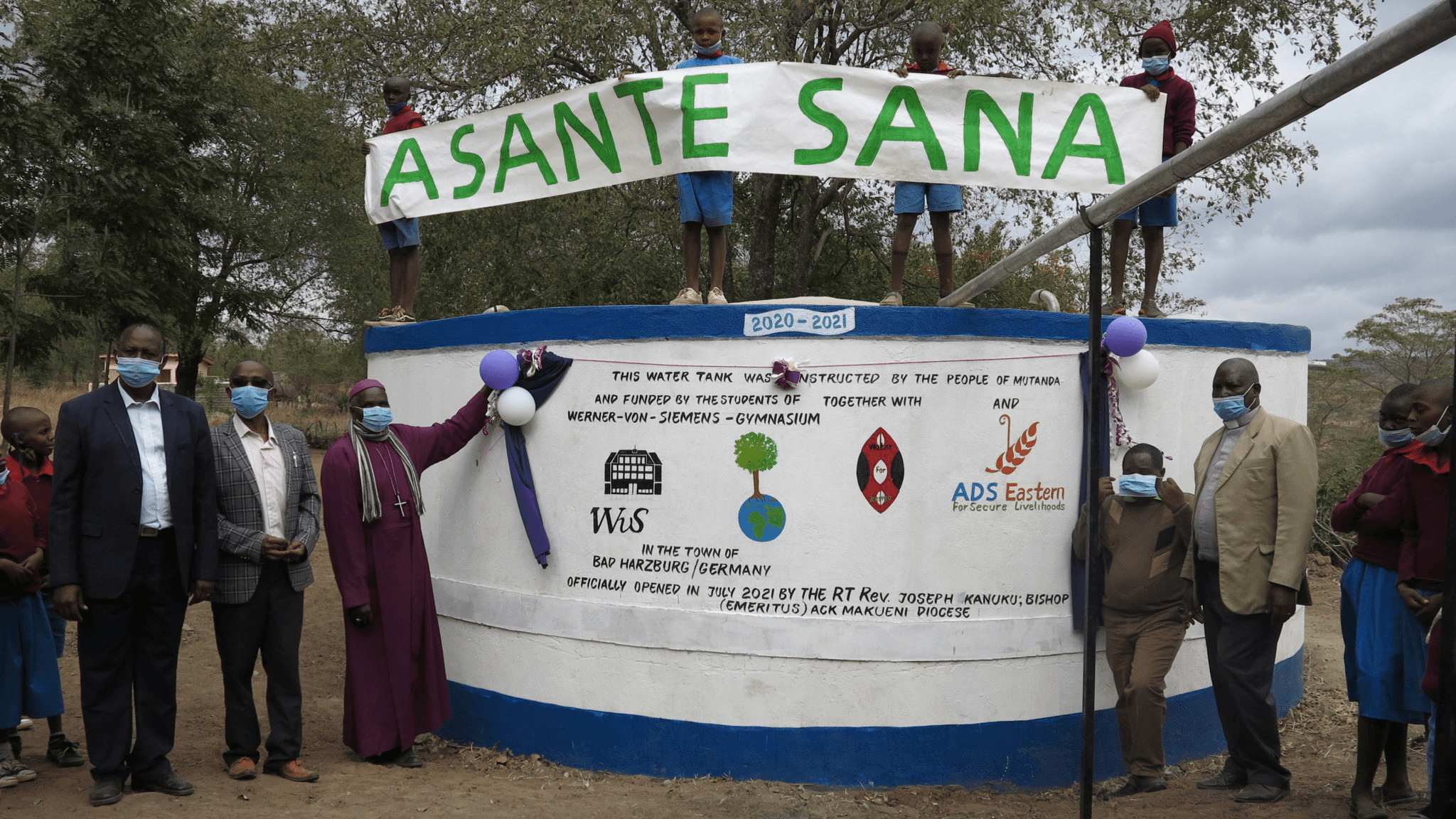 Blick von oben auf die Schule